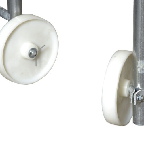 Zwei Rollen an einem Metallgestell